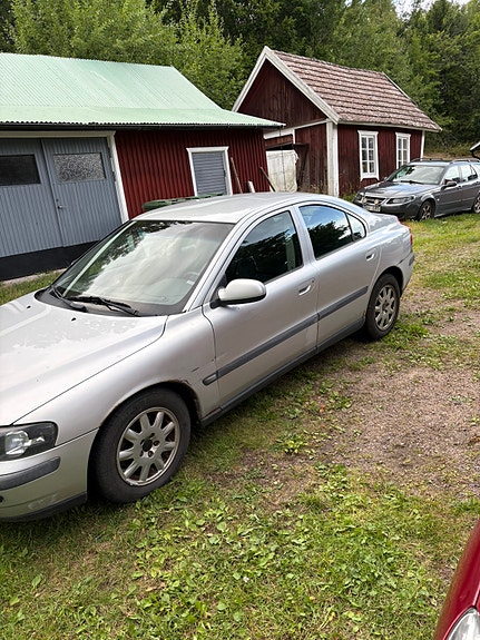 Volvo S60 2 of 4