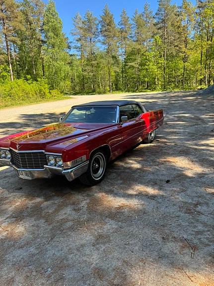 Cadillac Deville 5 of 5