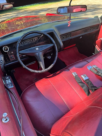 Cadillac Deville 4 of 5