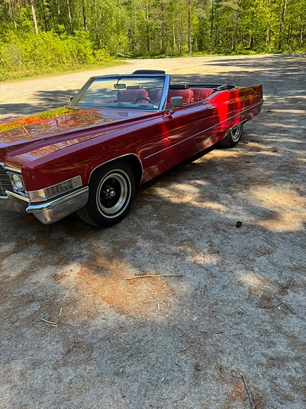Cadillac Deville 3 of 5