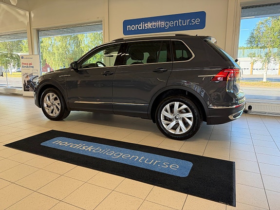 Volkswagen Tiguan 3 of 5