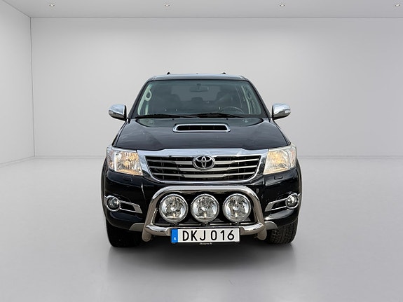 Toyota HiLux 2 of 5