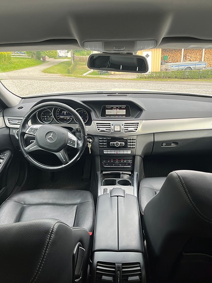 Mercedes-Benz E220 5 of 5
