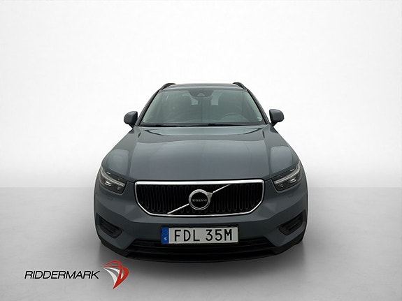 Volvo XC40 2 of 5