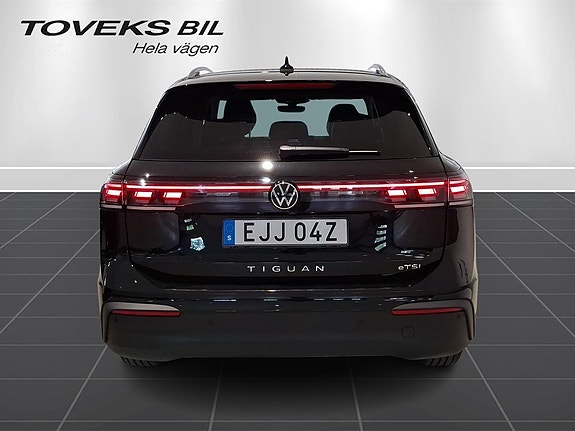 Volkswagen Tiguan 3 of 5