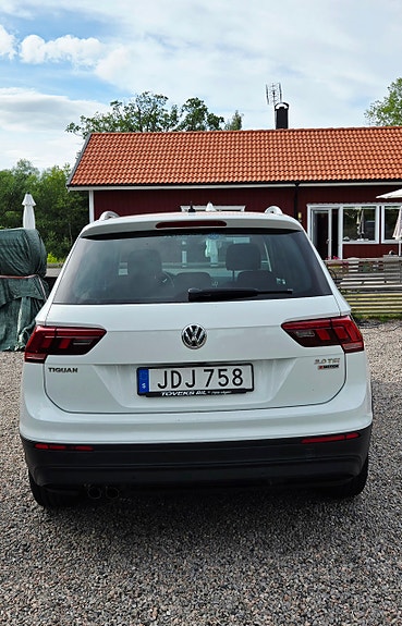 Volkswagen Tiguan 4 of 5