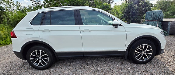 Volkswagen Tiguan 2 of 5