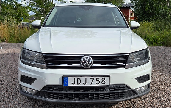 Volkswagen Tiguan 3 of 5