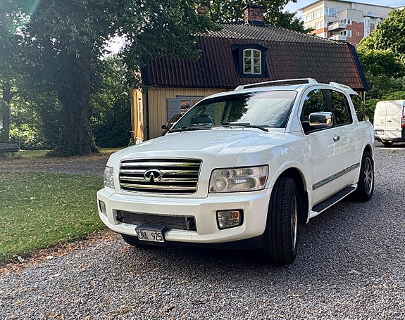 Infiniti QX56 4 of 5