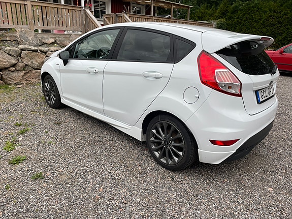 Ford Fiesta 3 of 5