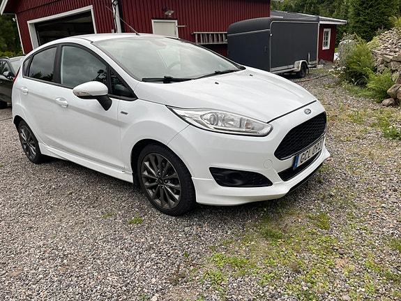 Ford Fiesta 4 of 5