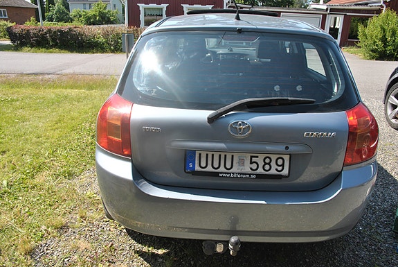 Toyota Corolla 2 of 5