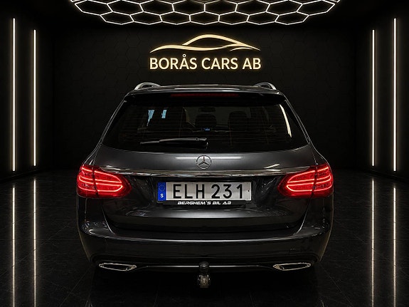 Mercedes-Benz C220 4 of 5