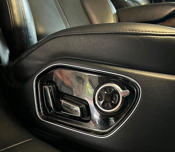 Audi A8 14 of 20