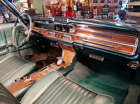 Pontiac Bonneville 3 of 5