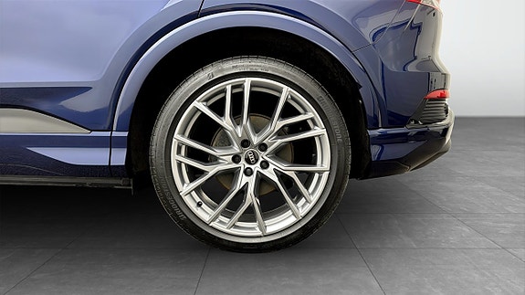 Audi Q4 e-tron 6 of 18
