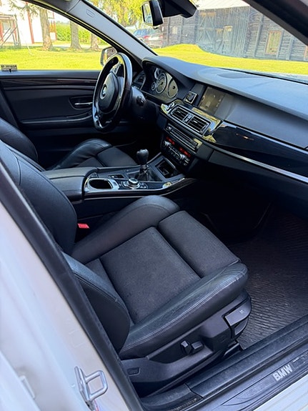 BMW 520d 4 of 5