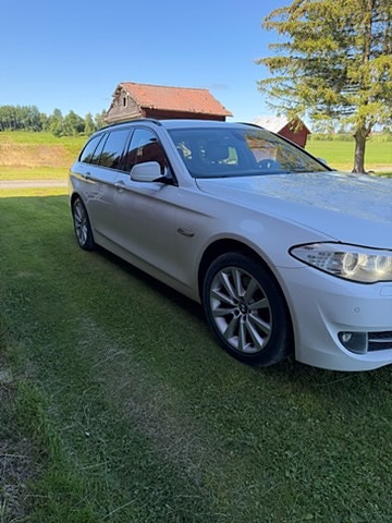 BMW 520d 3 of 5