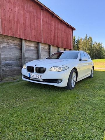 BMW 520d 2 of 5