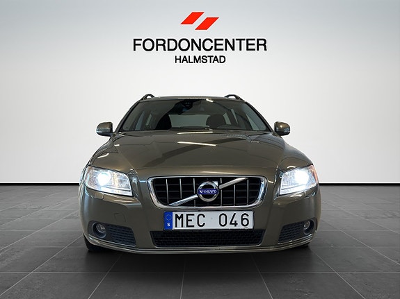Volvo V70 2 of 5