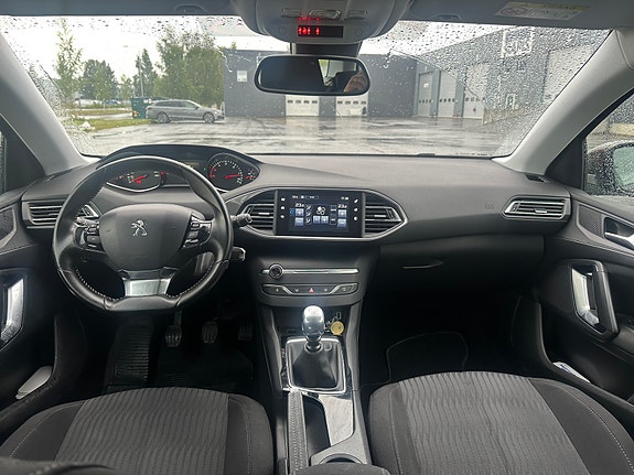 Peugeot 308 SW 7 of 10