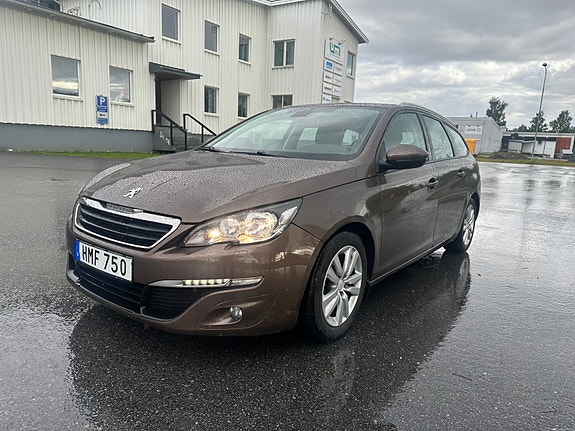 Peugeot 308 SW 2 of 5