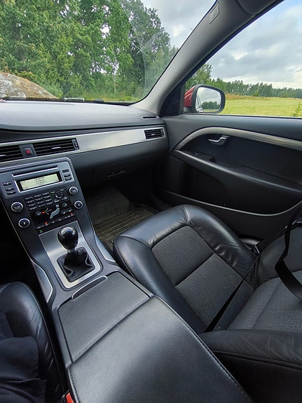 Volvo V70 16 of 28