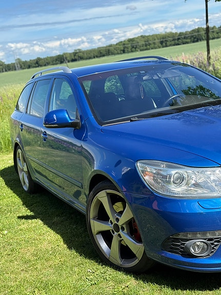 Skoda Octavia 2 of 5