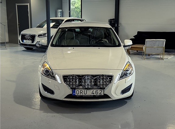 Volvo S60 2 of 5