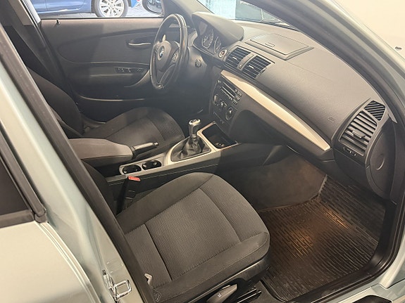 BMW 118d 14 of 16