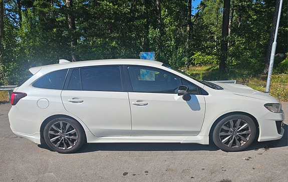 Subaru Levorg 2 of 5