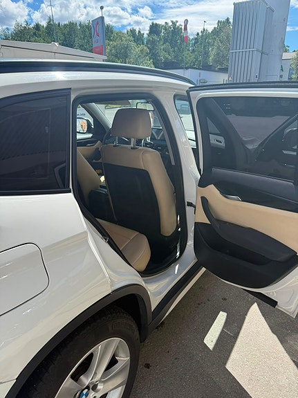 BMW X1 4 of 5