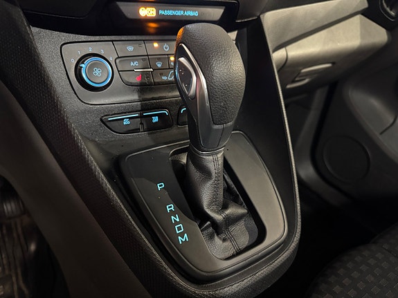 Ford Transit Connect 17 of 22