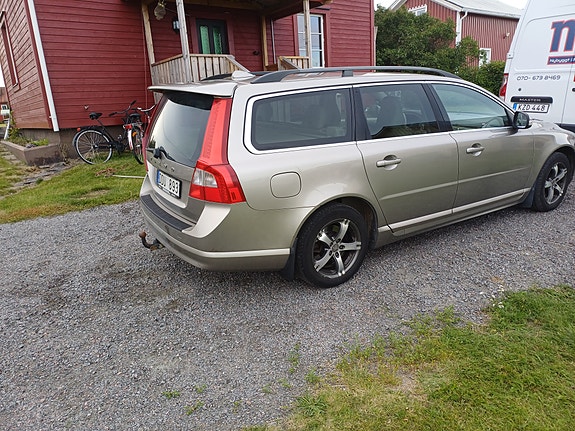 Volvo V70 4 of 5