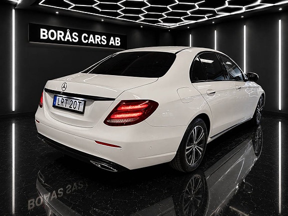 Mercedes-Benz E200 d 3 of 5