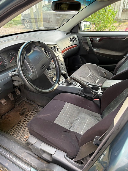 Volvo V70 4 of 5