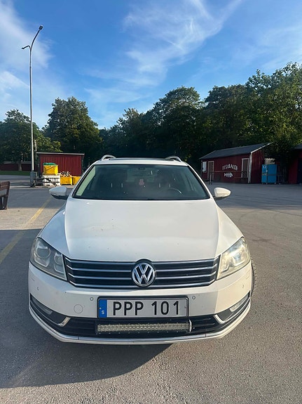 Volkswagen Passat 2 of 5