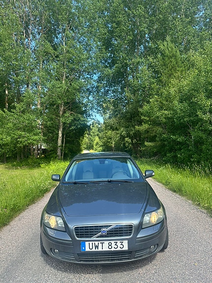 Volvo S40 2 of 5