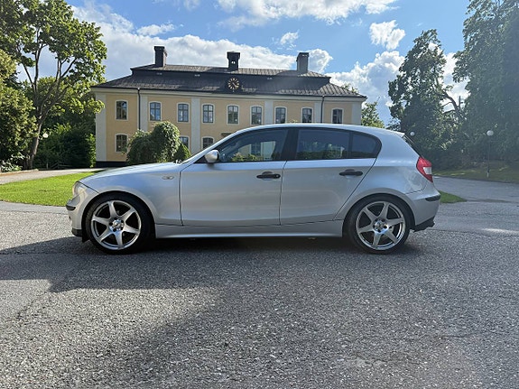 BMW 116i 2 of 5