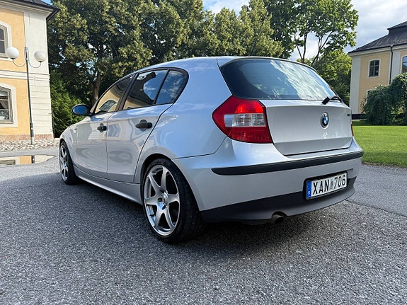 BMW 116i 3 of 5