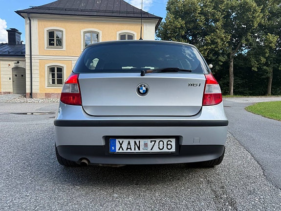 BMW 116i 4 of 5