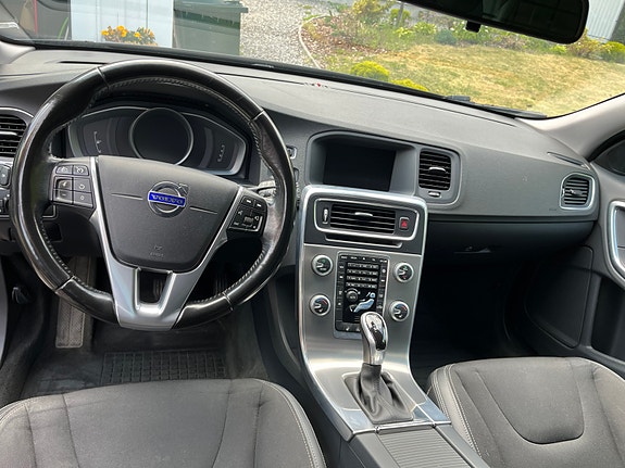Volvo V60 4 of 6