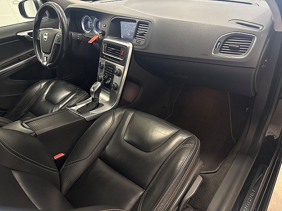 Volvo V60 8 of 25
