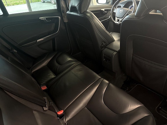 Volvo V60 22 of 25