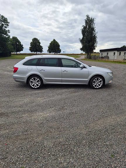 Skoda Superb 3 of 5
