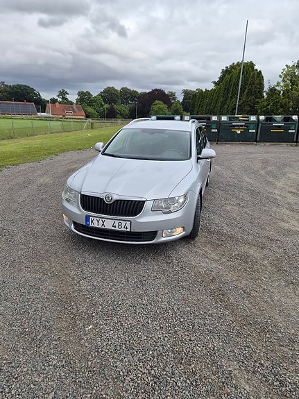 Skoda Superb 2 of 5