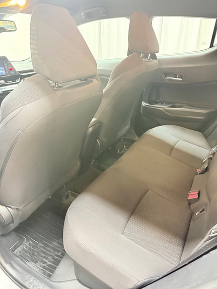 Toyota C-HR 6 of 11