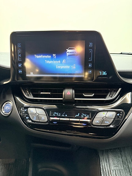 Toyota C-HR 9 of 11