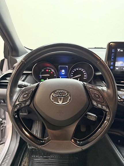 Toyota C-HR 7 of 11
