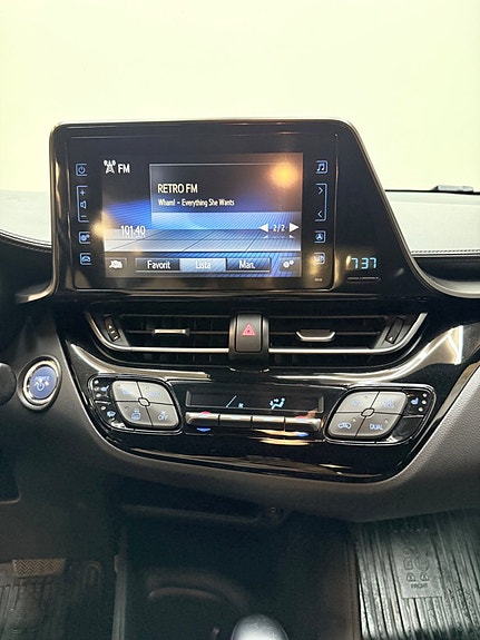 Toyota C-HR 10 of 11